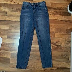 👖PrettyLittleThing Mom Jeans👖